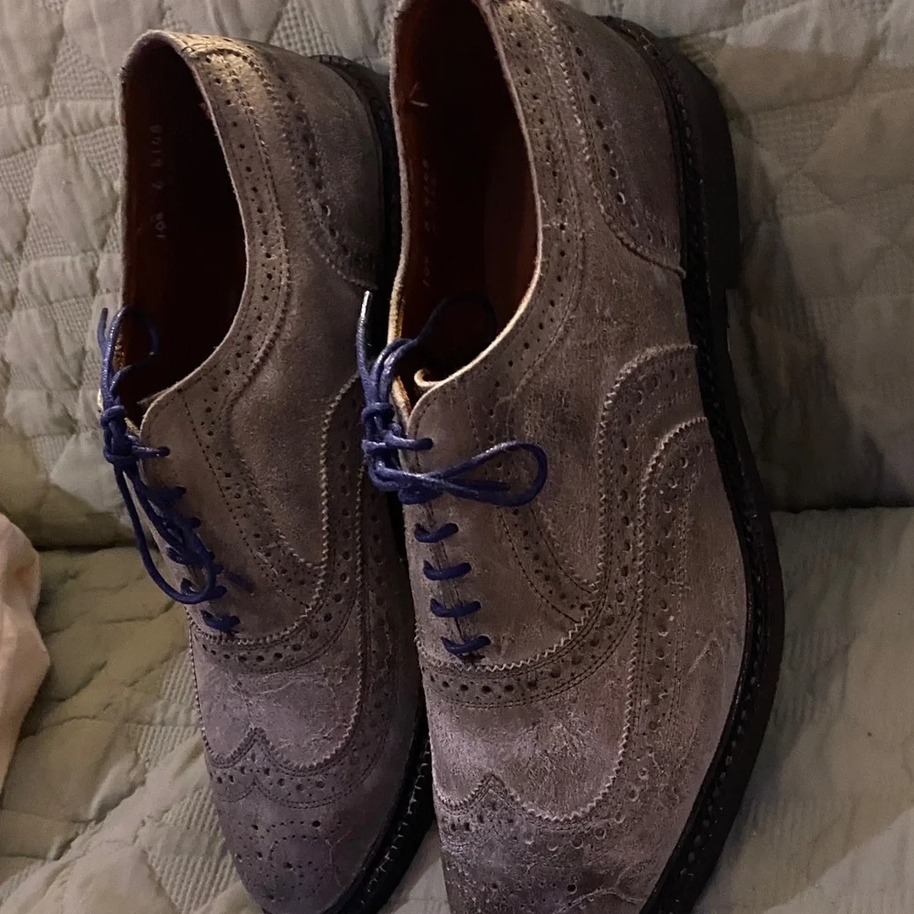 Allen Edmonds elegant gray